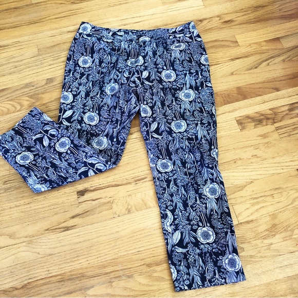 Tommy Hilfiger Casual Floral Pant Size: Large 37” waist - Picture 4 of 6